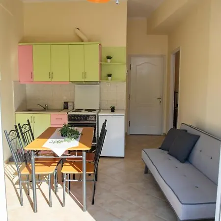 Near Olympia كاتاكولو